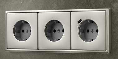 SCHUKO® Steckdosen mit USB bei hns Elektrotechnik GmbH in Rheinstetten