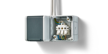 Doppelsteckdose mit Trennsteg bei hns Elektrotechnik GmbH in Rheinstetten