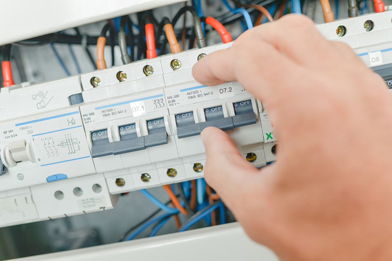Elektro­installation bei hns Elektrotechnik GmbH in Rheinstetten